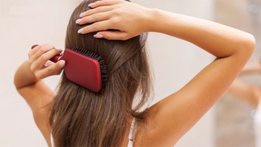 Nền Của Chải Tóc Cũng Là 1 Cách Chăm Sóc Tóc